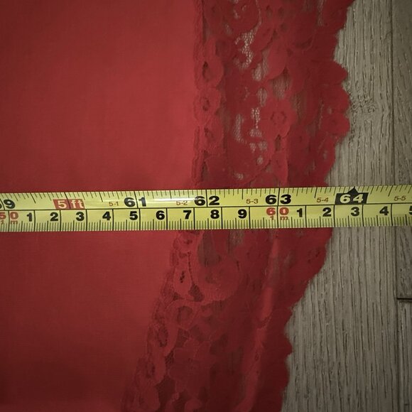 Vintage Pure Red Oval Tablecloth 6 Square Napkins Lace Trim On All Immaculate! - Picture 12 of 14